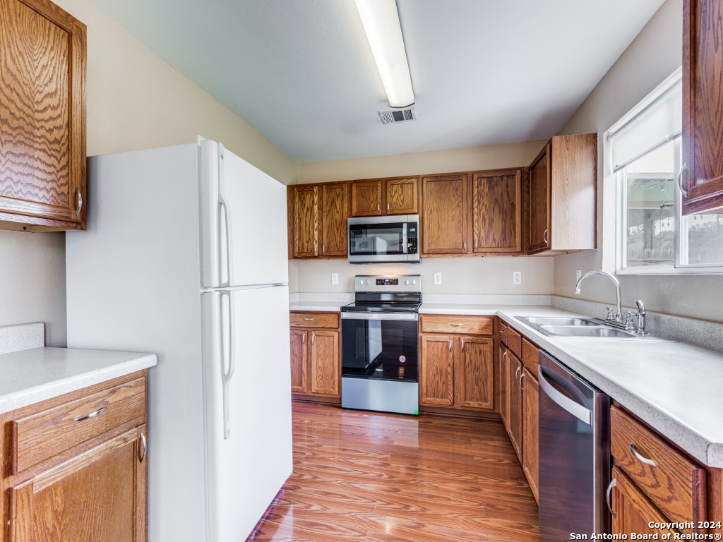 8006 Misty Bluff San Antonio TX 78249