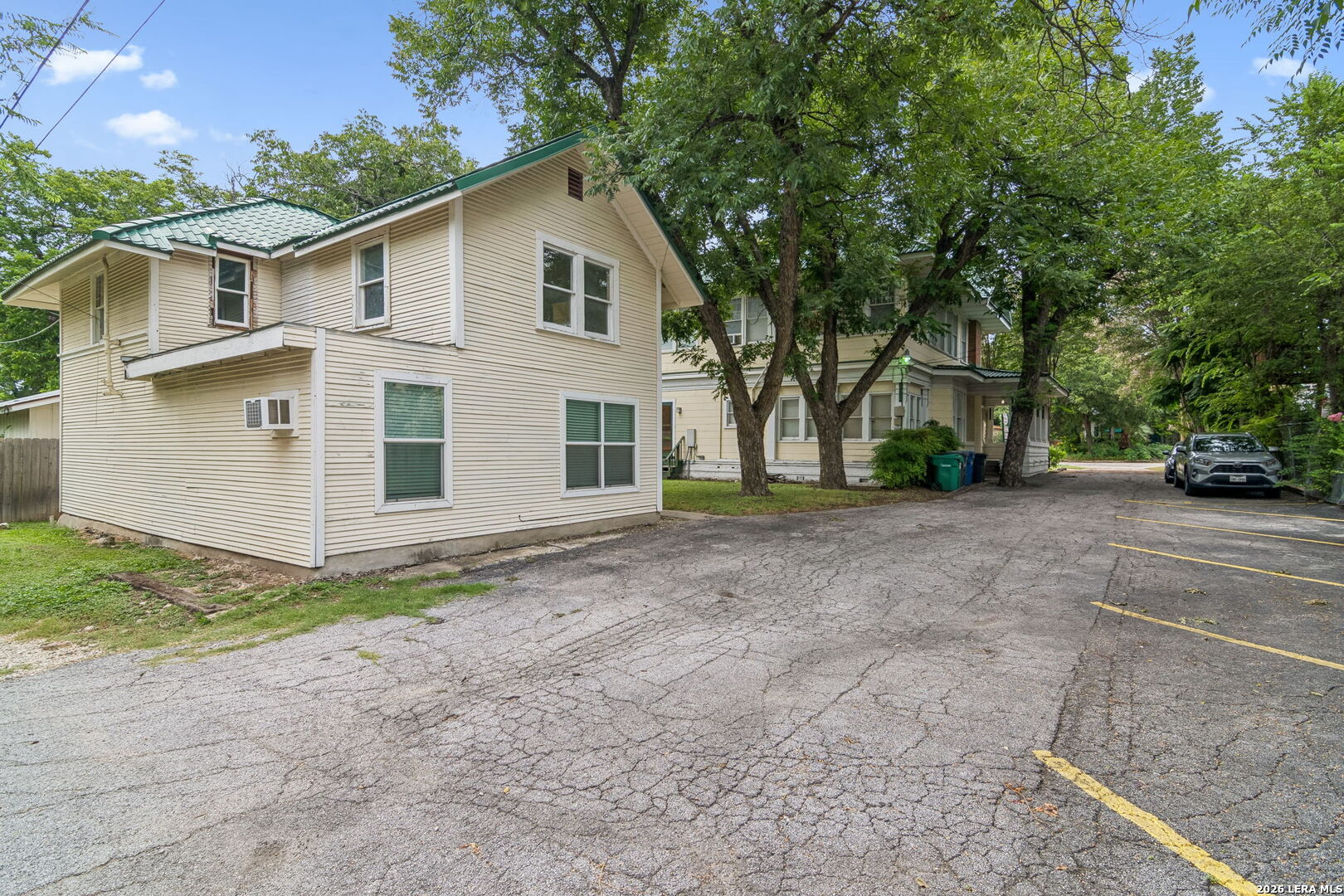 1032 W Woodlawn San Antonio TX 78201