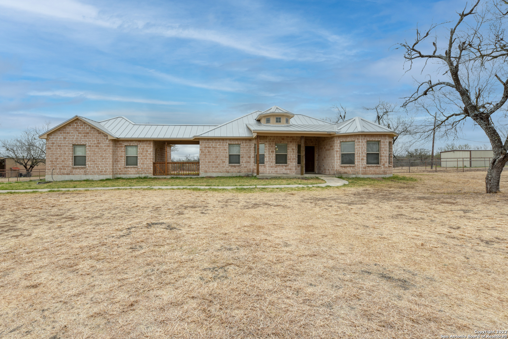 950 County Road 367 Hondo TX 78861