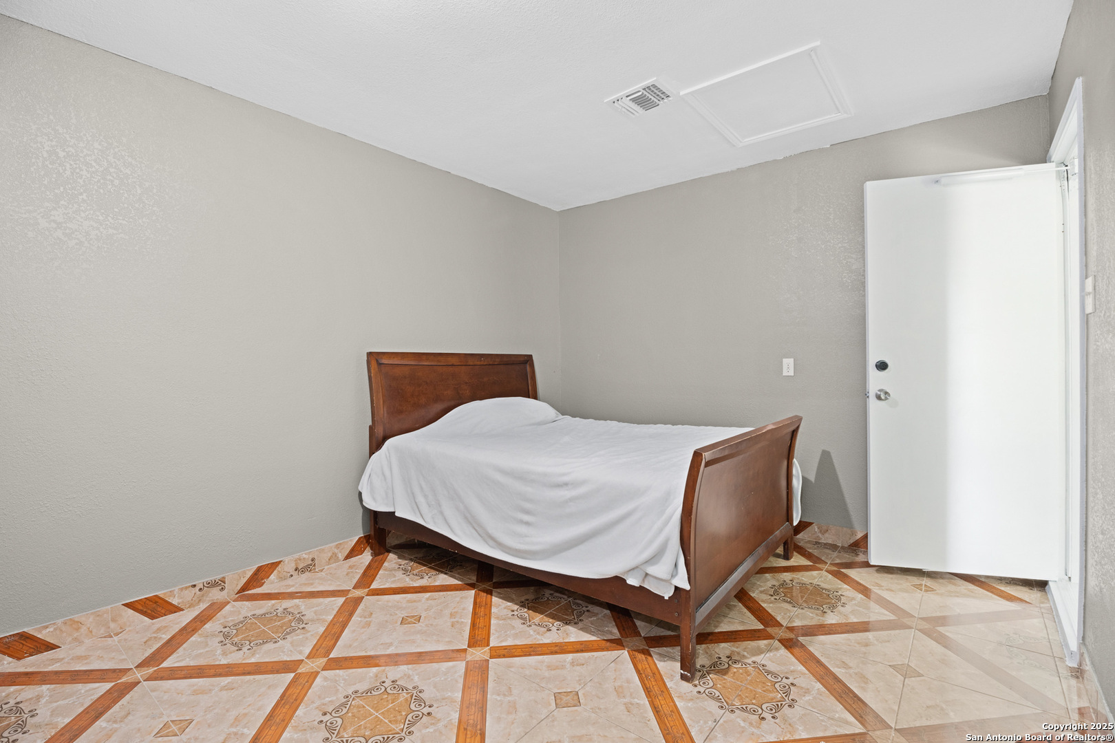 5728 Harefield San Antonio TX 78228