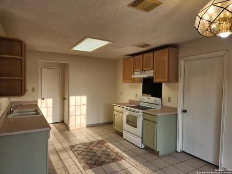 2117 Farmsville San Antonio TX 78245