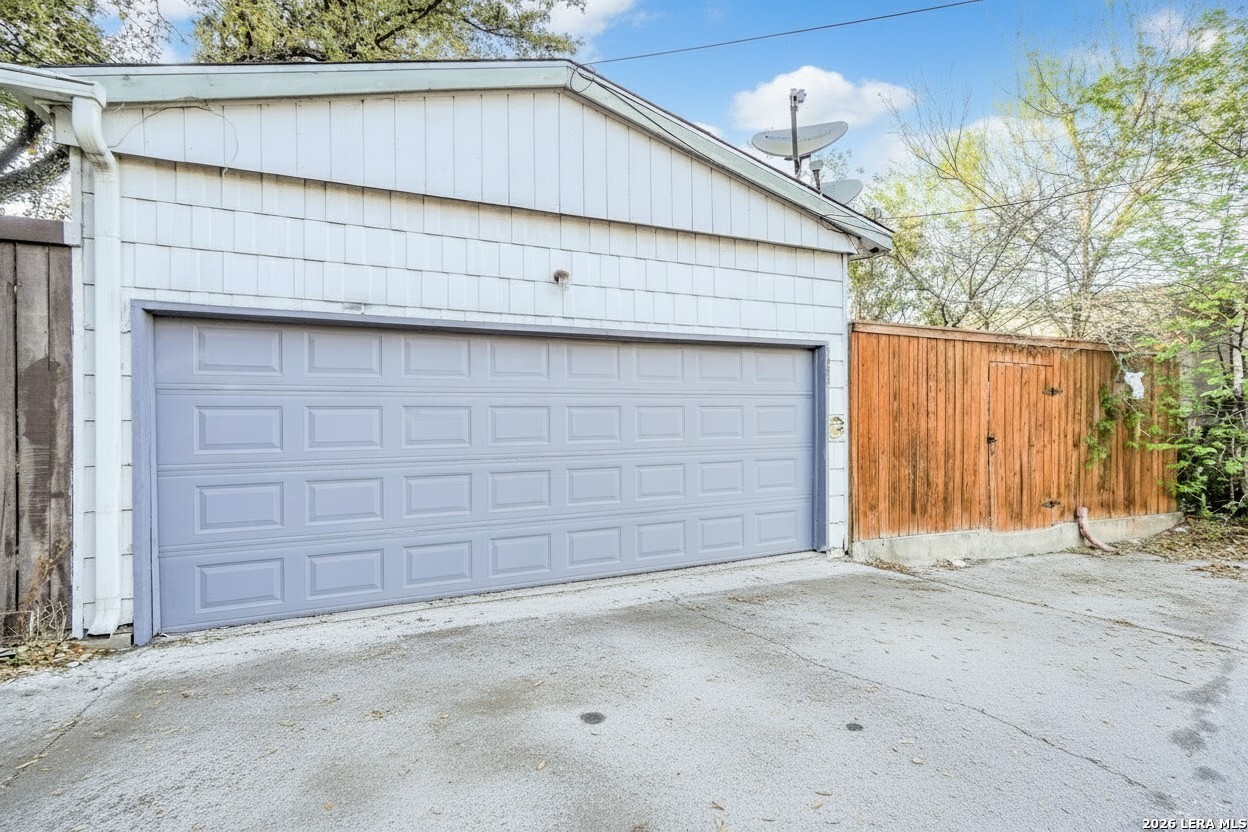 6422 Honey Hill San Antonio TX 78229