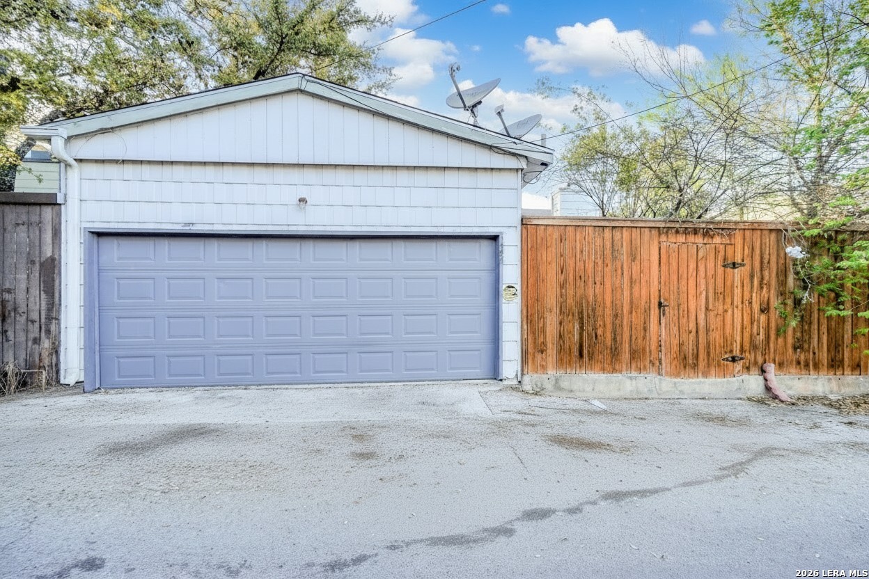6422 Honey Hill San Antonio TX 78229