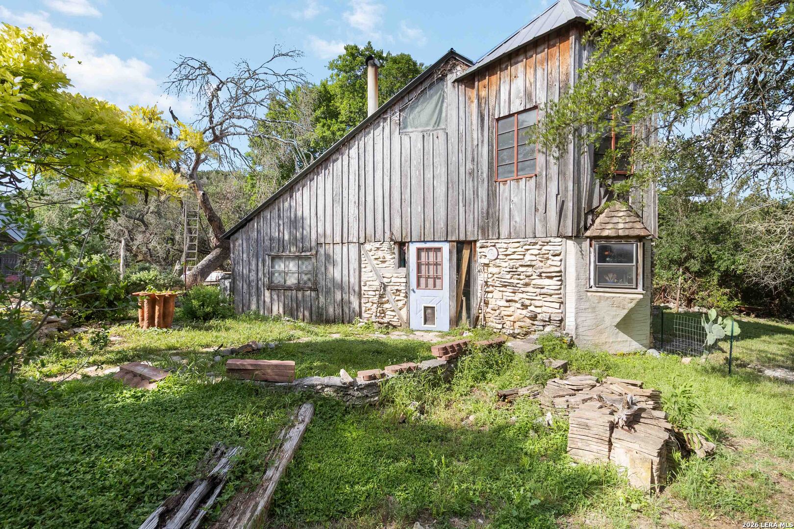 221 Apacheria Pass W Comfort TX 78013