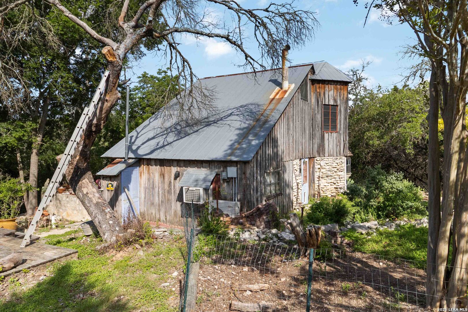 221 Apacheria Pass W Comfort TX 78013