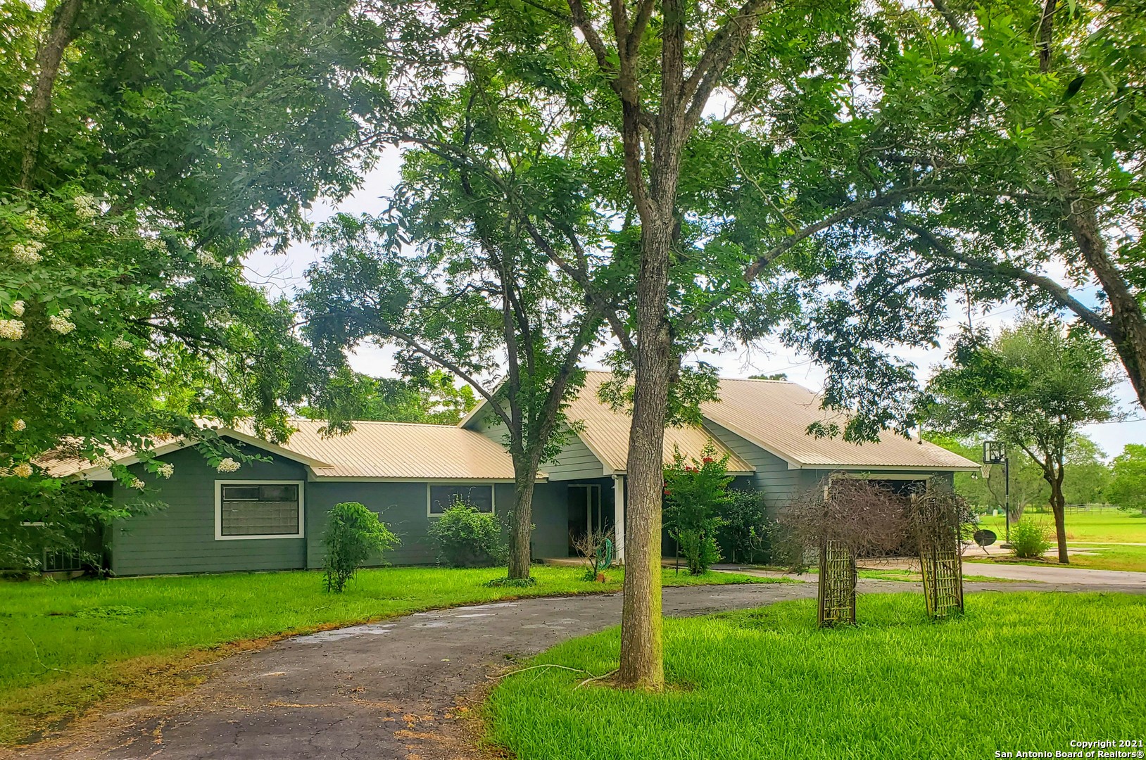 19 Mesquite Lane Cuero TX 77954