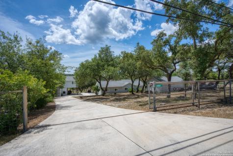 12501 Park Road 37 Lakehills TX 78063