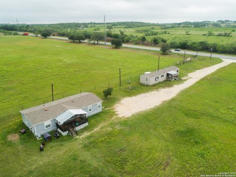1827 State Highway 97 E Floresville TX 78114