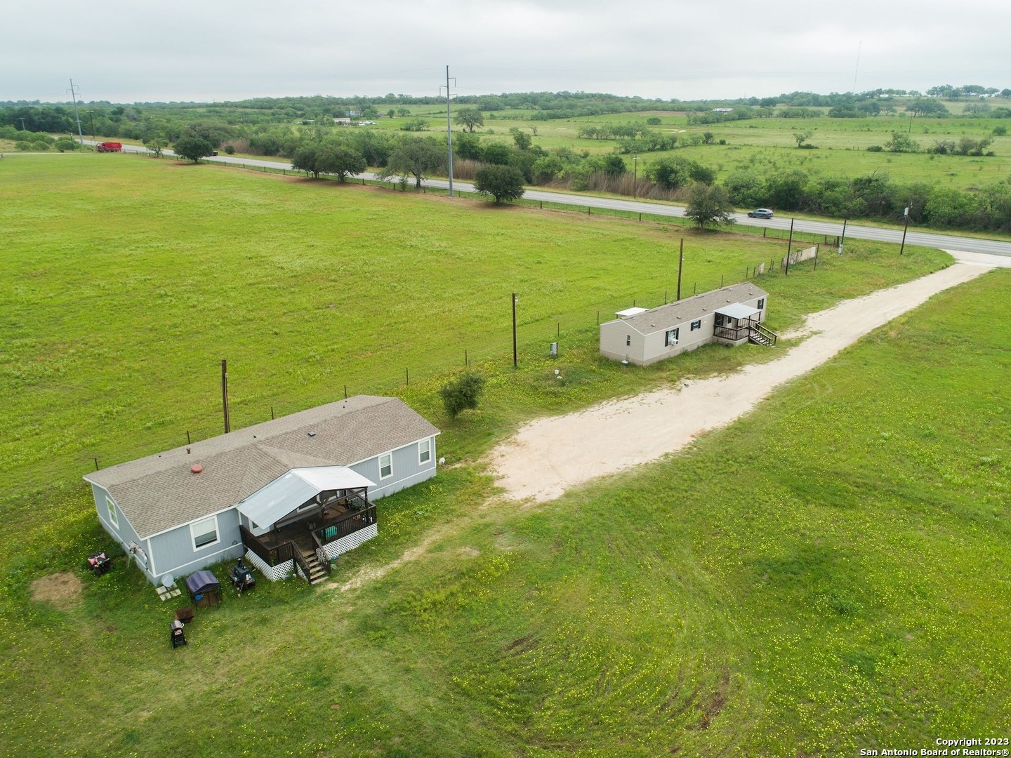 1827 State Highway 97 E Floresville TX 78114