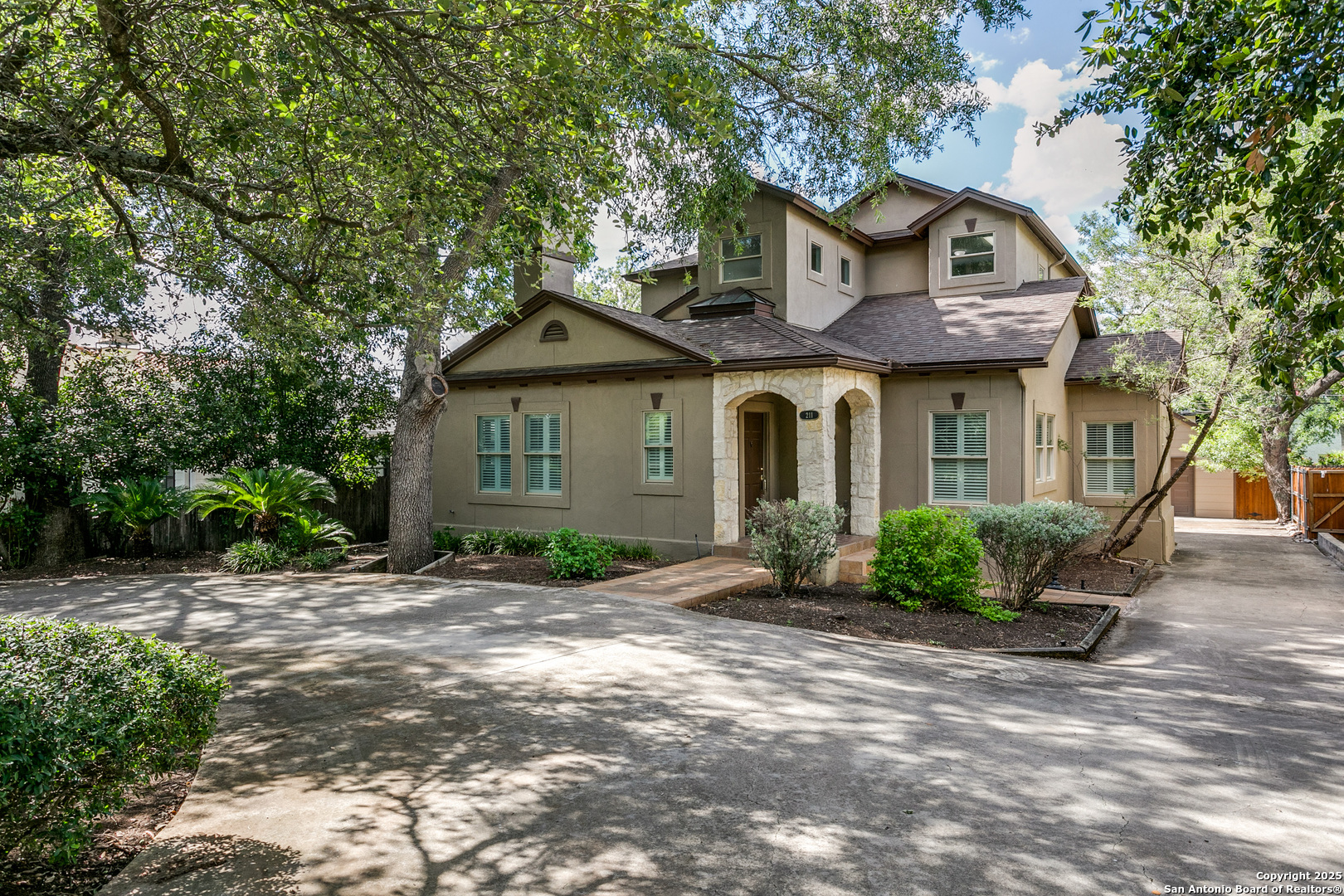 211 Elizabeth Terrell Hills TX 78209