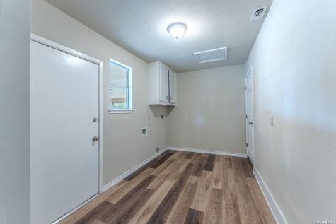 146 Sylvester Street Poth TX 78147