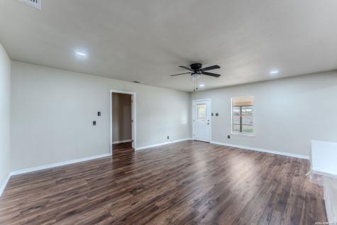 146 Sylvester Street Poth TX 78147
