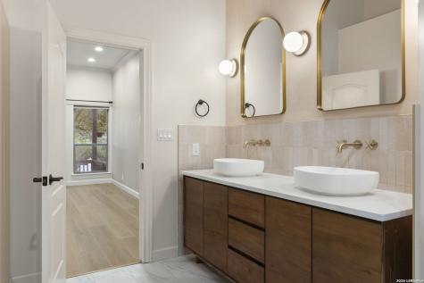 204 Tapatio Drive W Boerne TX 78006