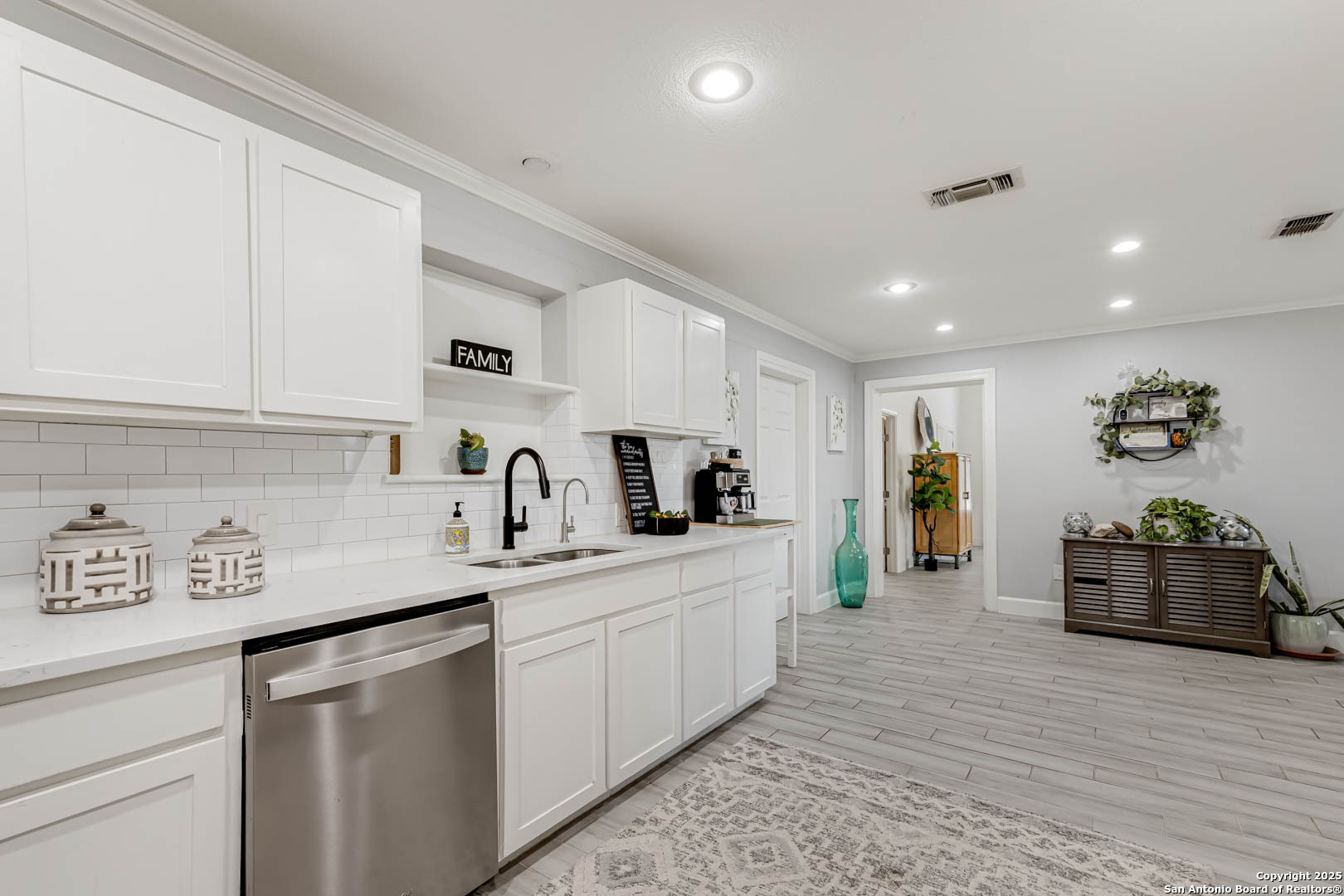 1299 Oakridge Blanco TX 78606