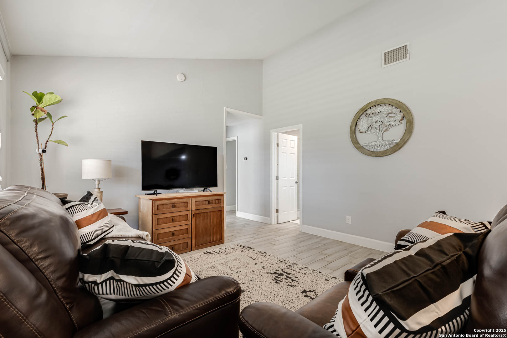 1299 Oakridge Blanco TX 78606