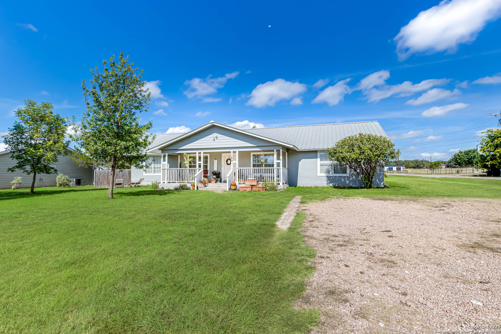 1299 Oakridge Blanco TX 78606