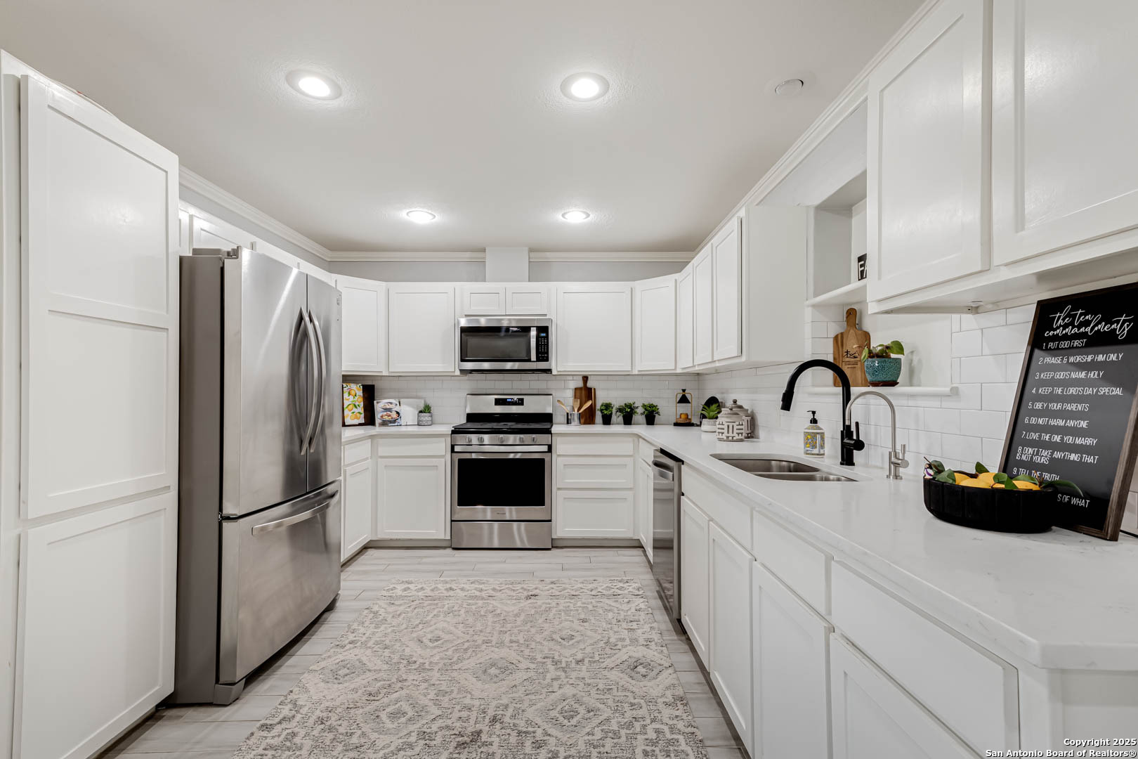 1299 Oakridge Blanco TX 78606