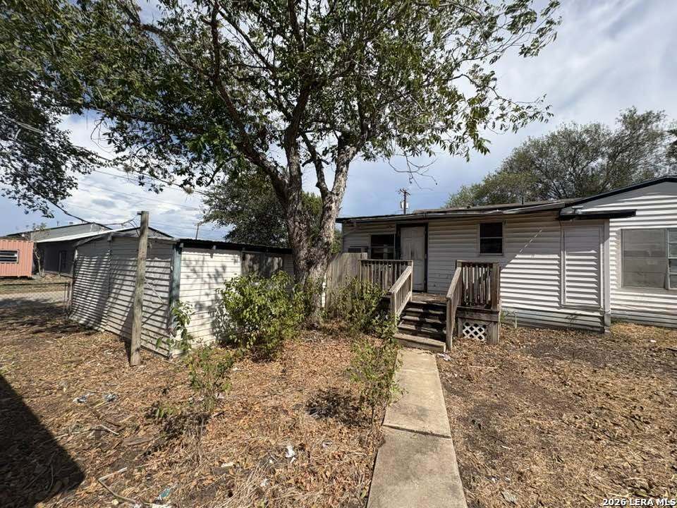 201 Slayden Street Yoakum TX 77995