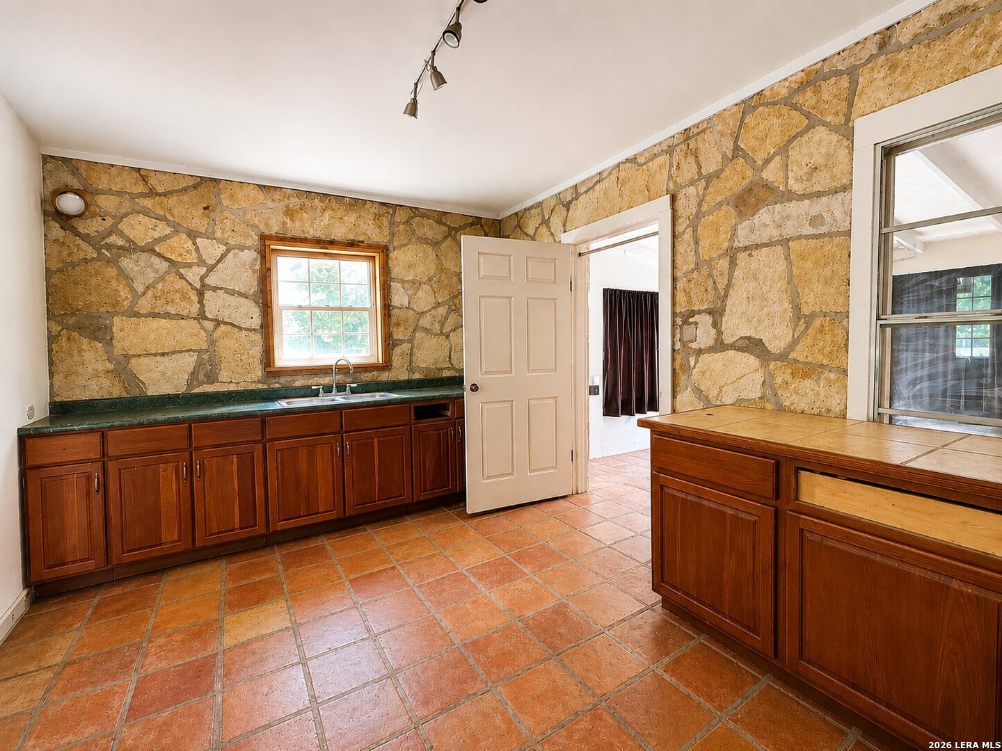 6908 Poss Leon Valley TX 78238