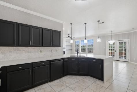 6510 Woodbell Live Oak TX 78233