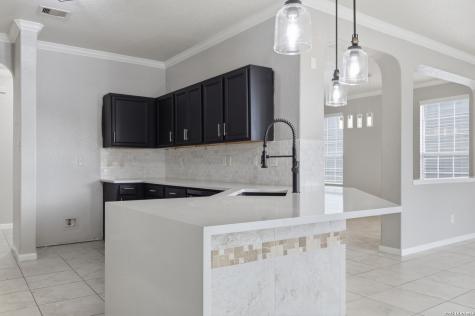 6510 Woodbell Live Oak TX 78233