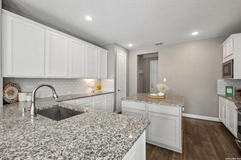 647 Mission Hill Run New Braunfels TX 78132
