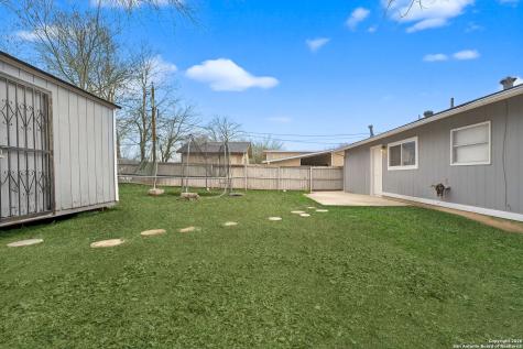 6715 Middle Oaks San Antonio TX 78227