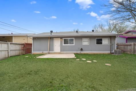 6715 Middle Oaks San Antonio TX 78227