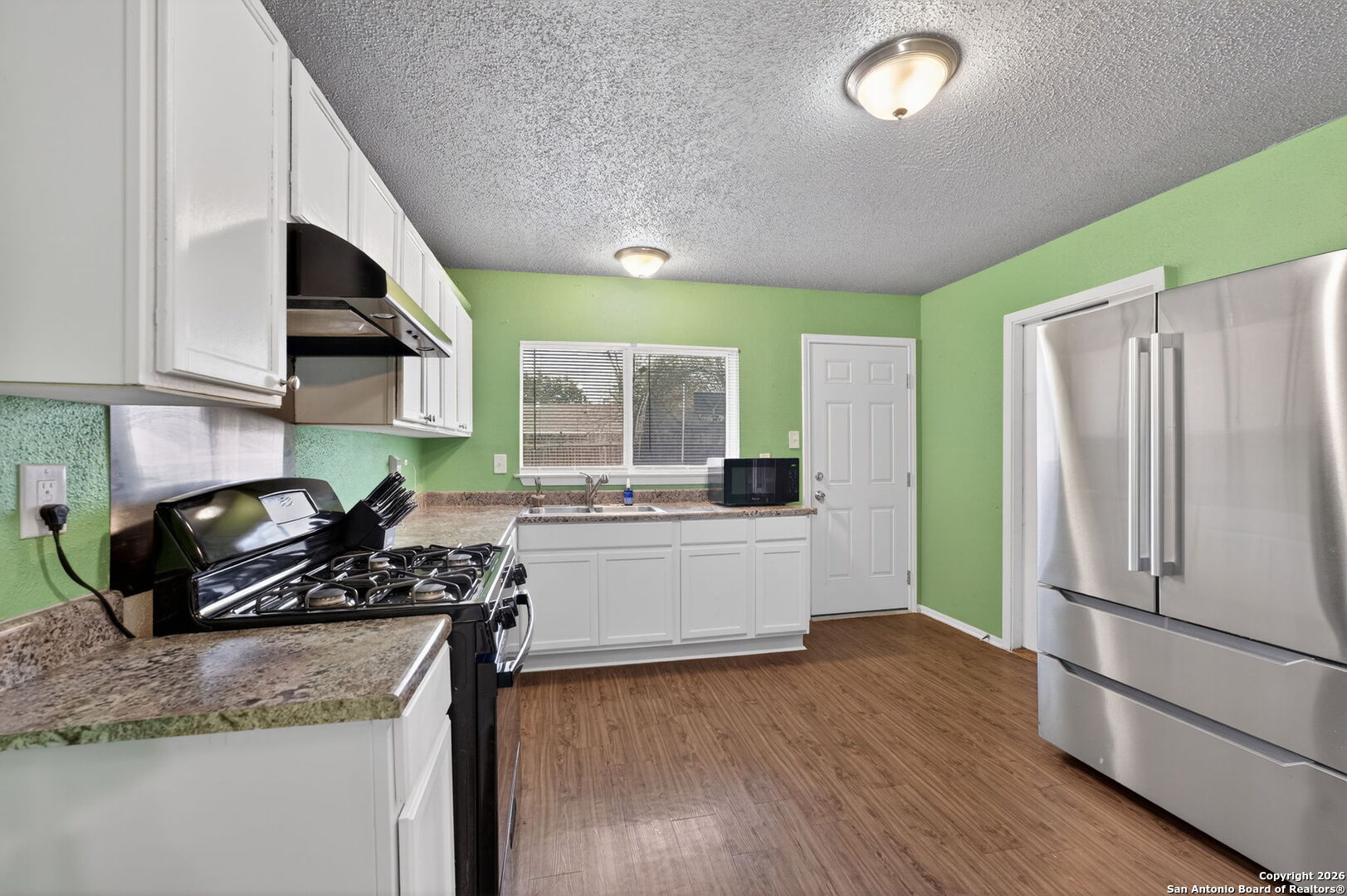 6715 Middle Oaks San Antonio TX 78227