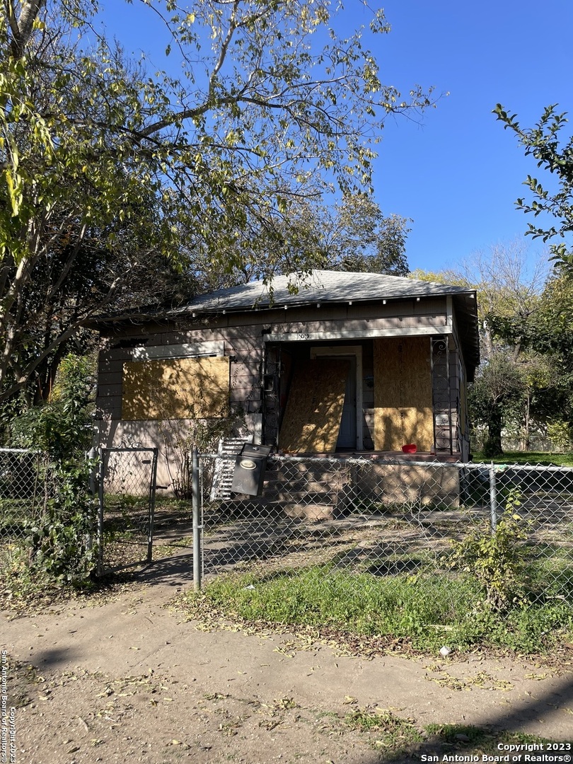 1019 Center Street San Antonio TX 78202