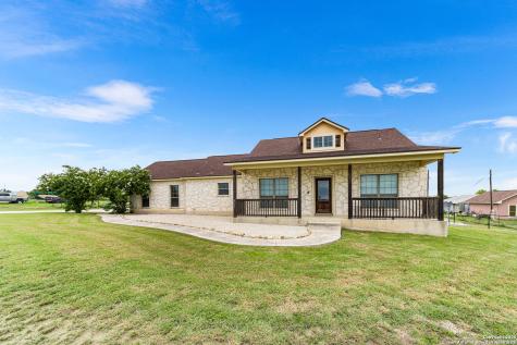 911 County Road 367 Hondo TX 78861