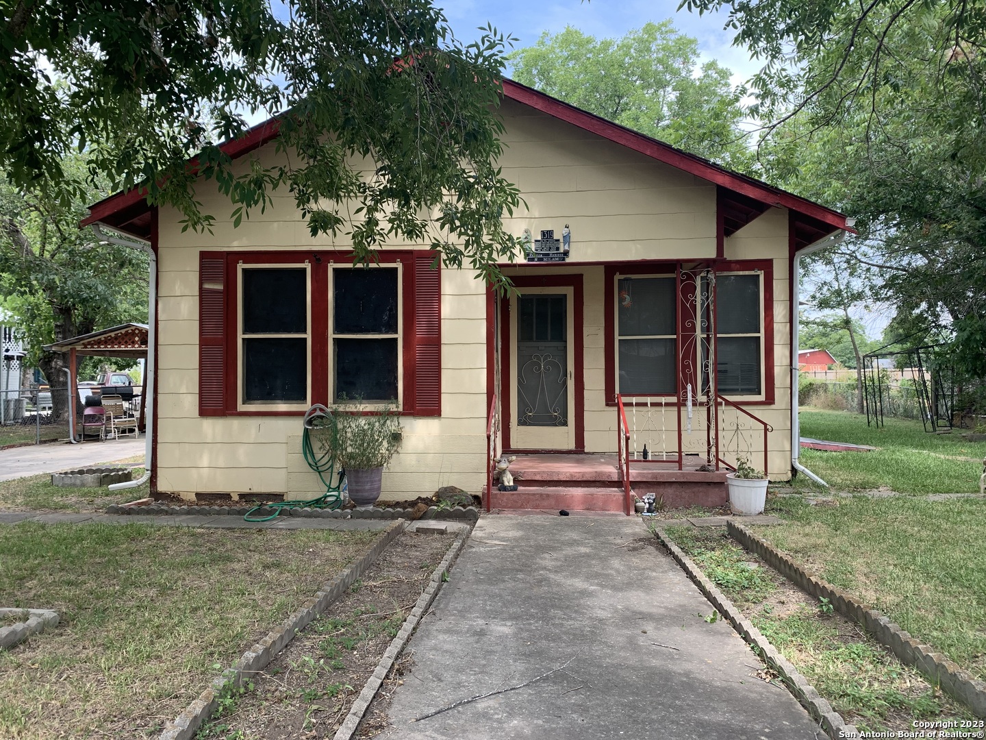 1319 N Milam Street Seguin TX 78155