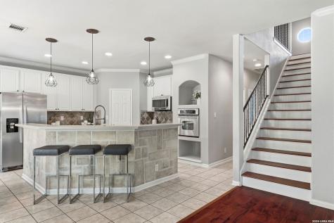 831 Queens Oak San Antonio TX 78258