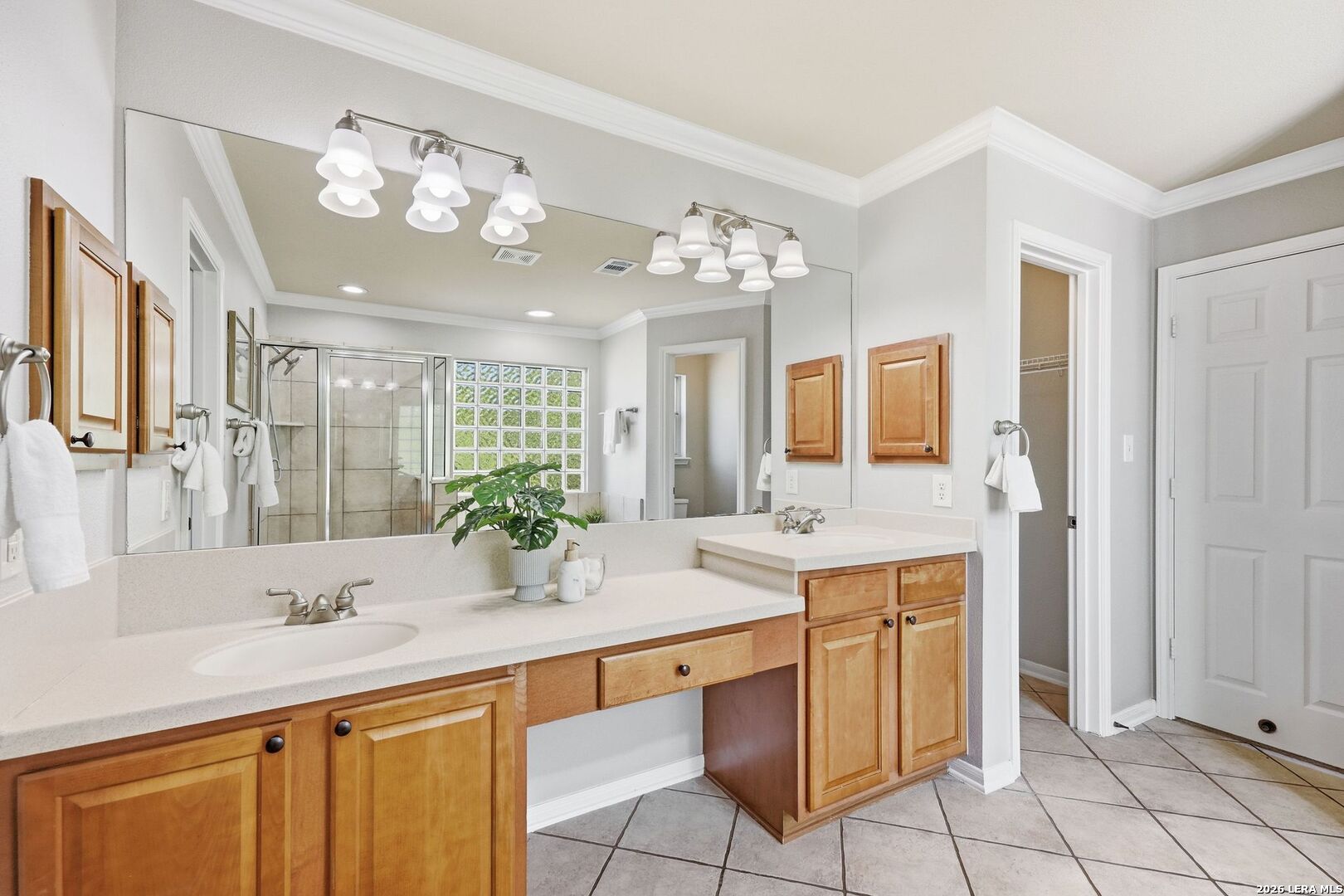 831 Queens Oak San Antonio TX 78258