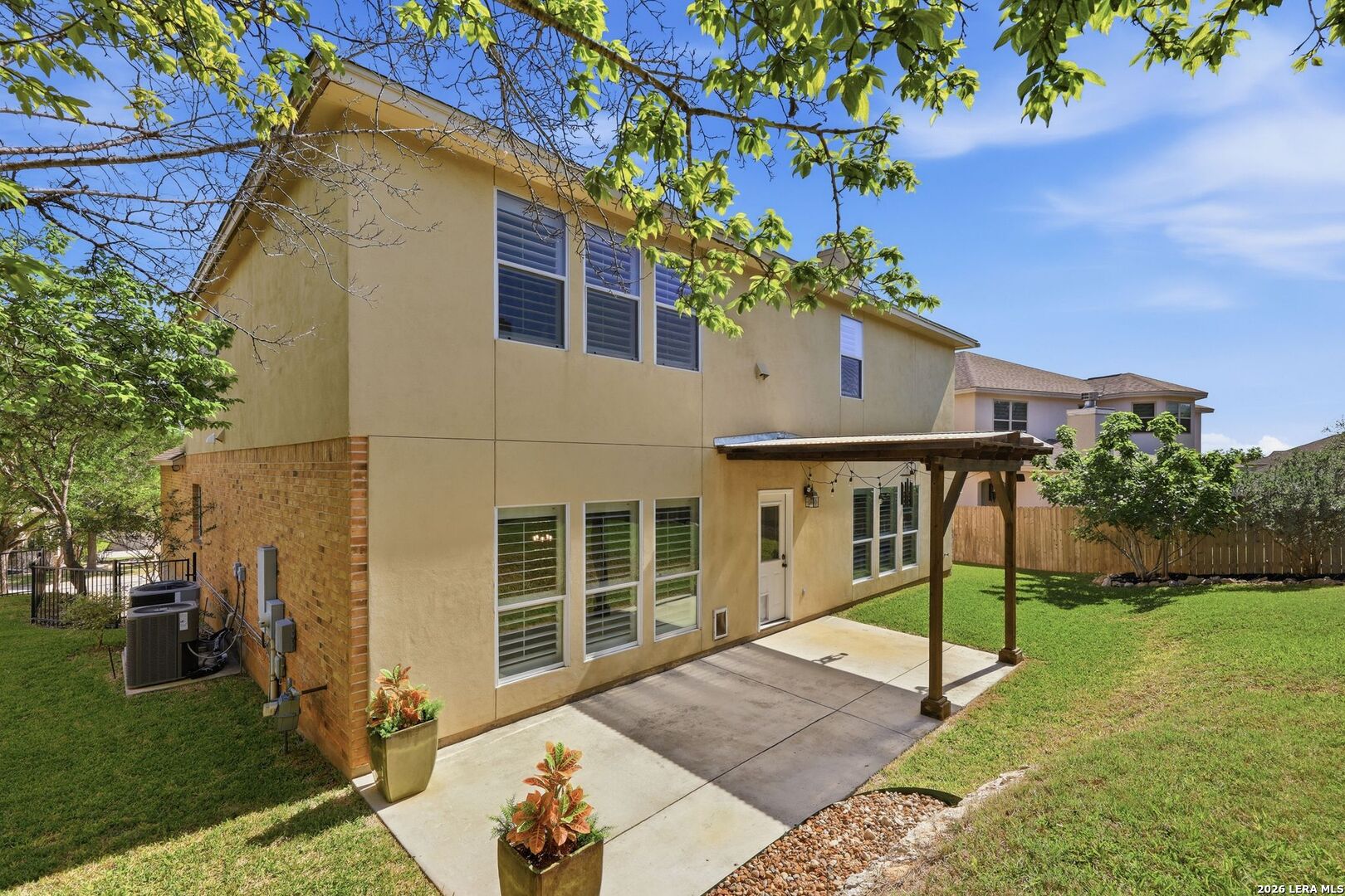 831 Queens Oak San Antonio TX 78258