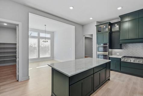 557 Poe Parkway Castroville TX 78009