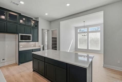 557 Poe Parkway Castroville TX 78009