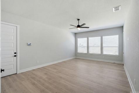 557 Poe Parkway Castroville TX 78009