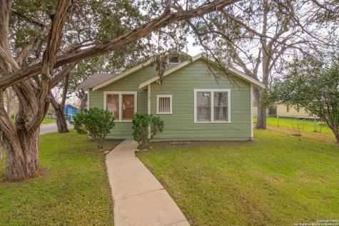 761 E Ireland Street Seguin TX 78155