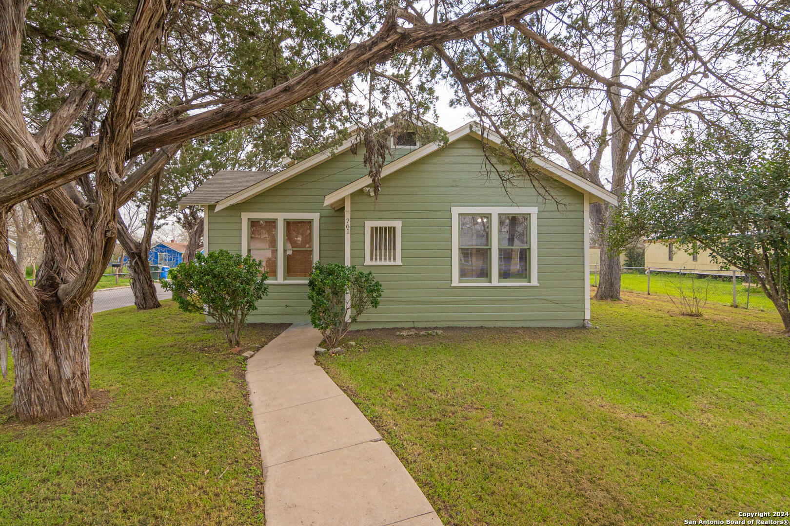 761 E Ireland Street Seguin TX 78155