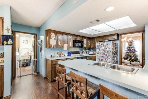 2215 Sun Wood San Antonio TX 78232