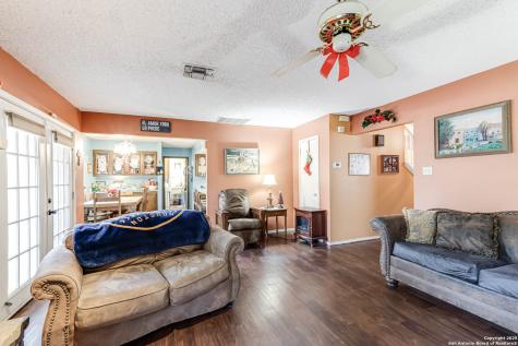 2215 Sun Wood San Antonio TX 78232