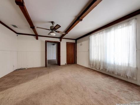 137 Kitty Hawk Universal City TX 78148