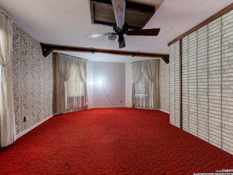 137 Kitty Hawk Universal City TX 78148