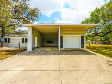 137 Kitty Hawk Universal City TX 78148