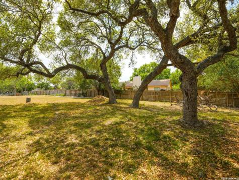 137 Kitty Hawk Universal City TX 78148