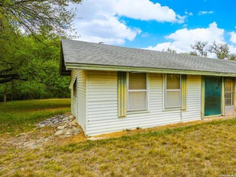 137 Kitty Hawk Universal City TX 78148