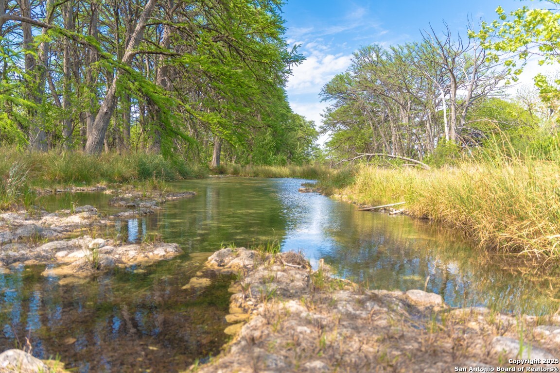 950 River Road Utopia TX 78884