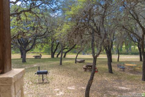 950 River Road Utopia TX 78884