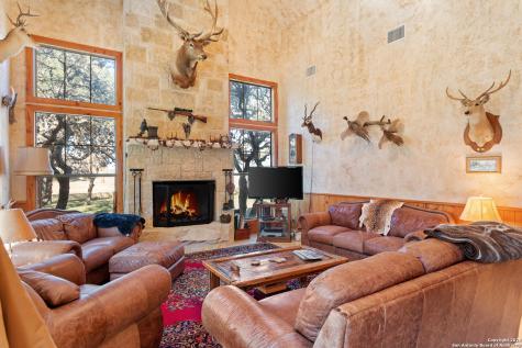 950 River Road Utopia TX 78884